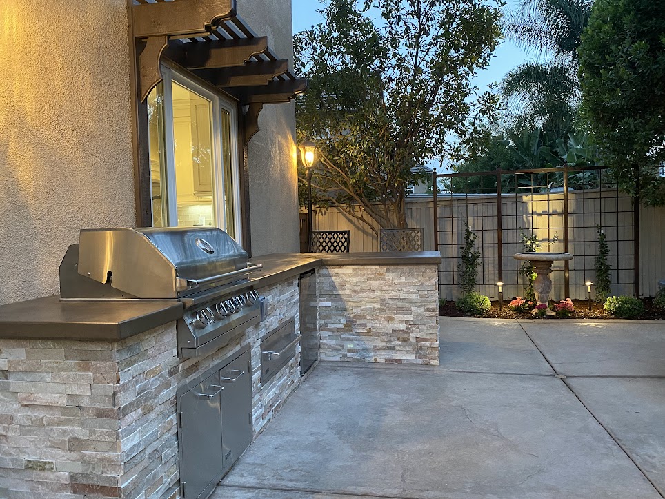 outdoor-kitchen-ideas-that-bring-your-backyard-to-life-1